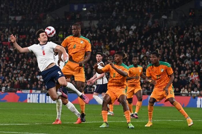 Bek timnas Inggris, Harry Maguire, korban baru kebencian fan negara tersebut terhadap pemain Manchester United yang sudah mendarah daging.