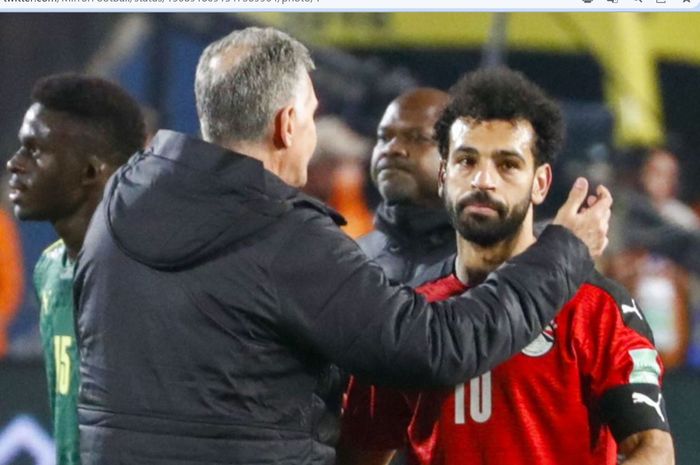 Mohamed Salah nampak kecewa usai gagal membawa timnas Mesir lolos ke Piala Dunia 2022 di Qatar.