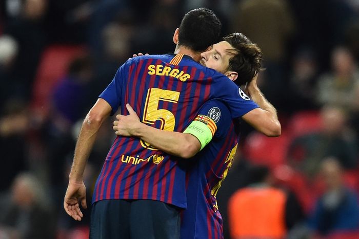 Sergio Busquets dan Lionel Messi saat masih sama-sama membela Barcelona dalam laga melawan Tottenham Hotspur di Liga Champions.