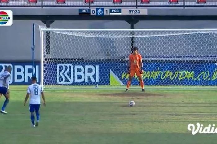 Tendangan penalti David da Silva ke gawang Barito Putera pada laga pekan ke-34 Liga 1 2021-2022 di Stadion Kapten I Wayan Dipta, Gianyar, Bali, Kamis (31/3/2022)  menuai perbincangan di dunia maya, banyak netizen menaruh kecurigaan kepada penyerang asal Brasil.