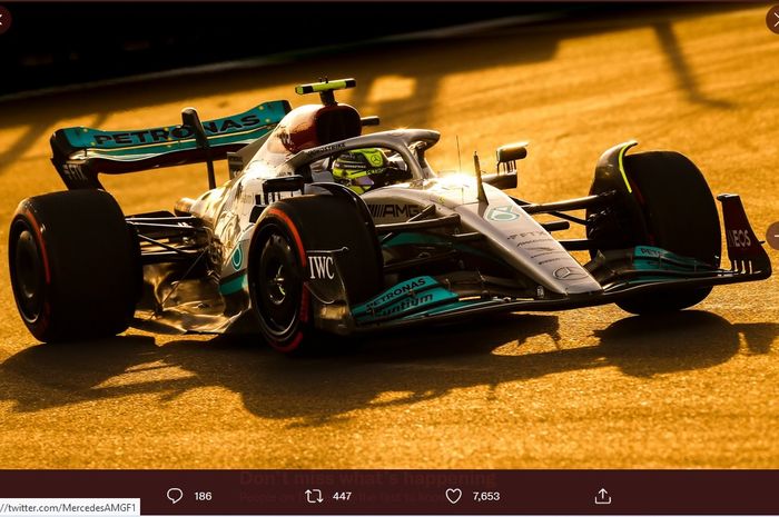 Aksi pembalap Mercedes, Lewis Hamilton, dalam salah satu sesi lomba pada Formula 1 musim 2022.
