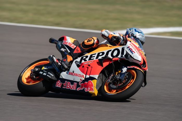 Pembalap Repsol Honda, Pol Espargaro saat menjalani balapan MotoGP Argentina 2022, Minggu (3/4/2022)