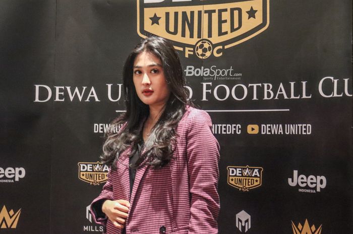 Putri dari Nil Maizar, Rania Salsabila, saat ditemui dalam jumpa pers di Hotel Episode, Gading Serpong, Tangerang, Banten, 4 April 2022.