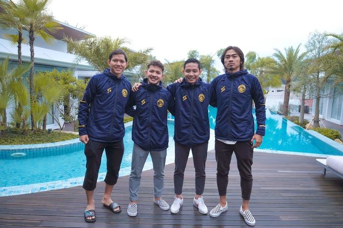 BREAKING NEWS - Arema FC Resmi Rekrut 4 Pemain, Evan Dimas, Adam Alis,  hingga Eks Persib Bandung - Bolasport.com