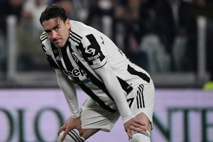 Reaksi penyerang Juventus, Dusan Vlahovic, dalam duel Liga Italia versus Inter Milan di Allianz Stadium, Turin (3/4/2022).