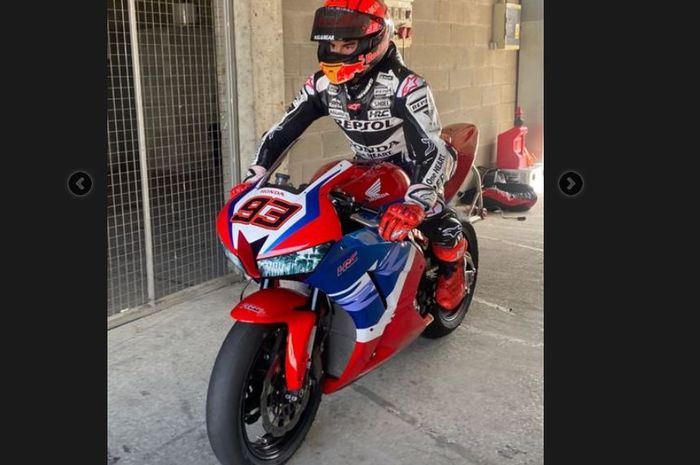 Unggahan Marc Marquez di Instagram Story miliknya, sedang menunggangi Honda CBR600RR.