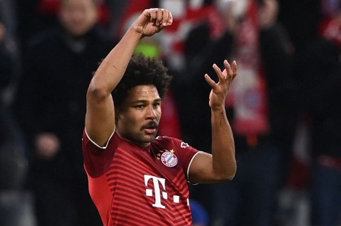 Serge Gnabry menjadi incaran klub-klub raksasa Eropa karena tak kunjung melakukan perpanjangan kontrak di Bayern Muenchen.