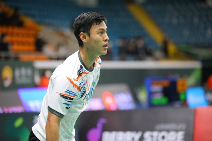 Pemain tunggal putra Indonesia Shesar Hiren Rhustavito pada babak pertama Korea Open 2022 di Palma Stadium, Suncheon, Selasa (5/4/2022)