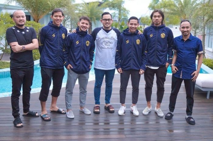 Pengenalan empat pemain baru Arema FC, Evan Dimas, Adam Alis, Gian Zola, dan Rendika Rama, Selasa (5/4/2022)