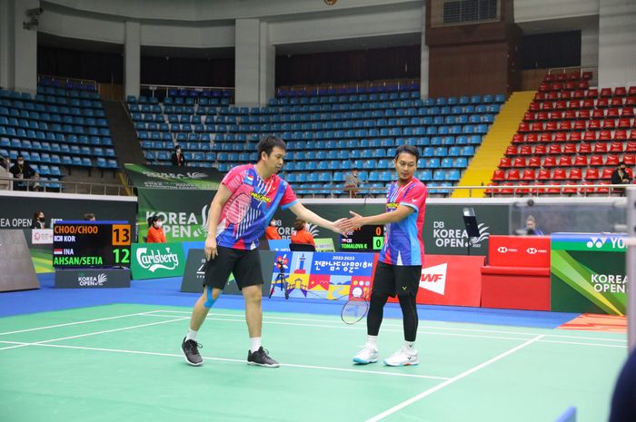 Ganda putra Indonesia, Mohammad Ahsan/Hendra Setiawan saat bertanding di babak pertama Korea Open 2022, Rabu (6/4/2022)