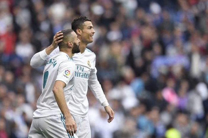 Striker Real Madrid, Karim Benzema, dalam perjalanan untuk memecahkan dua rekor gila milik Cristiano Ronaldo ketika melawan Liverpool di final Liga Champions 2021-2022.