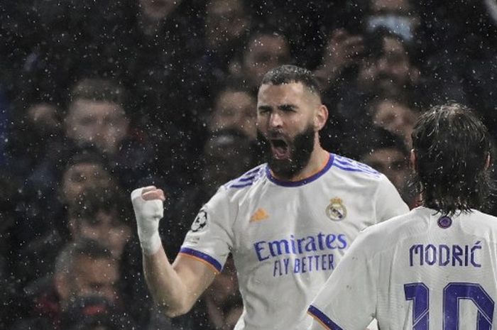 Striker Real Madrid, Karim Benzema, kembali mencetak hat-trick di Liga Champions. Namun, Cristiano Ronaldo dan Lionel Messi masih tercatat 2 kali lipat lebih jago dalam mencatatkan trigol.