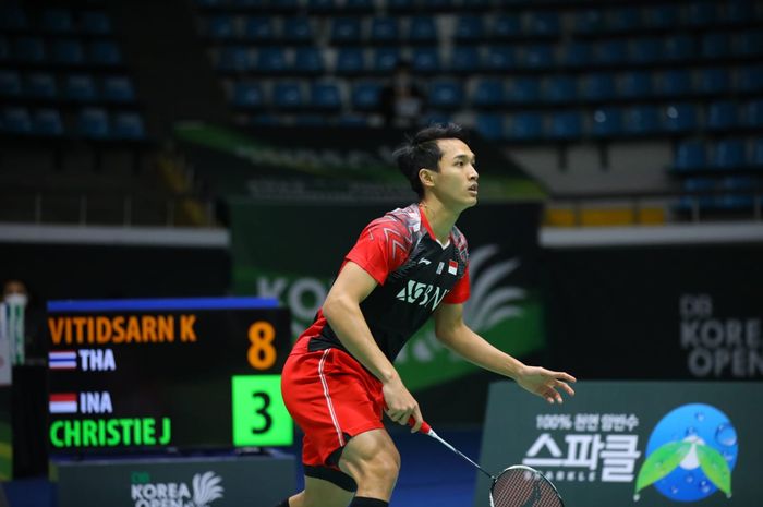 Aksi pebulu tangkis tunggal putra Indonesia Jonatan Christie pada babak perempat final Korea Open 2022 di Palma Stadium, Suncheon, Jumat (8/4/2022)/