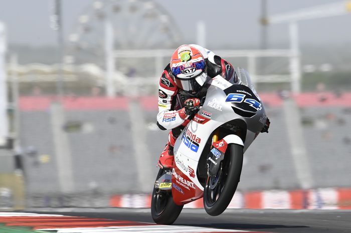 Aksi pembalap Indonesia, Mario Suryo Aji,  pada Moto3 Americas 2022.