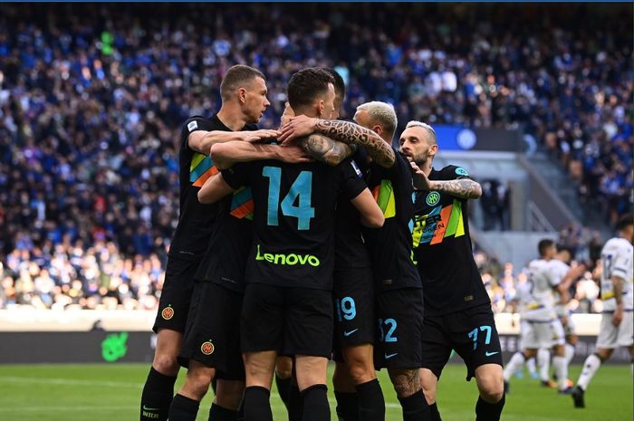 Inter Milan sukses meraih kemenangan 2-0 atas Hellas Verona dalam lanjutan Liga Italia 2021-2022.