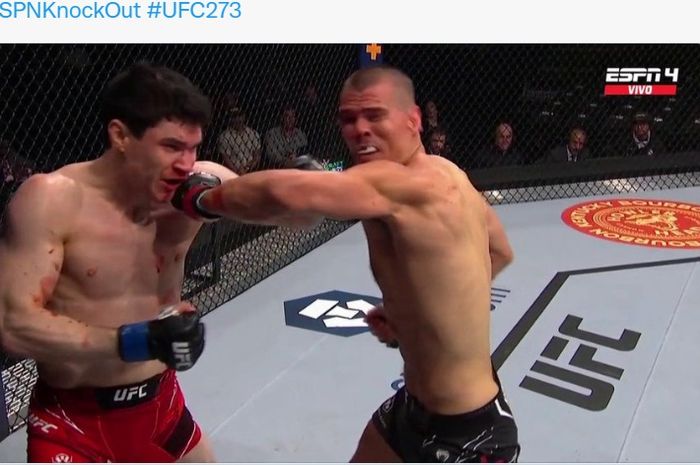 Jagoan debutan, Mike Malott, meng-KO Mickey Gall dalam hasil UFC 273, Minggu (10/4/2022) WIB di Jacksonville, Amerika Serikat. 