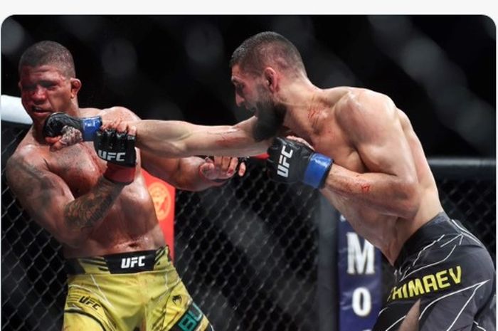 Jotosan Khamzat Chimaev diagungkan oleh calon lawan Islam Makhachev pada UFC 294, Charles Oliveira.