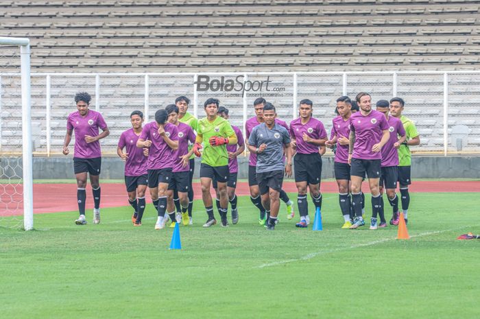 Skuat timnas U-23 Indonesia (skuad timnas U-23 Indonesia) sedang berlatih di Stadion Madya, Senayan, Jakarta, 12 April 2022.