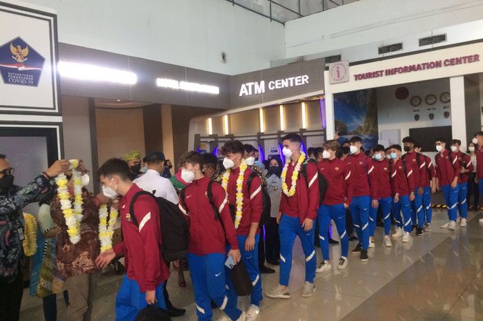 Barcelona U-18 tiba di Indonesia