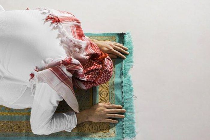 Lengkap dalam 2 Versi, Inilah Bacaan Doa Iftitah yang Bisa Kamu