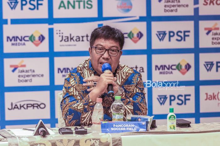 Penyelenggara Indonesia Youth Championship 2021, Gede Widiade, sedang memberikan keterangan kepada awak media  di Hotel Shangri-La, Jakarta, 12 April 2022.