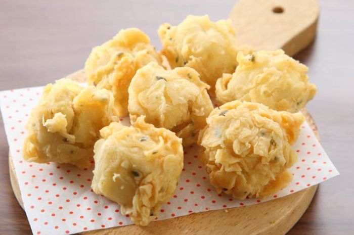 Sajian tahu goreng kucai