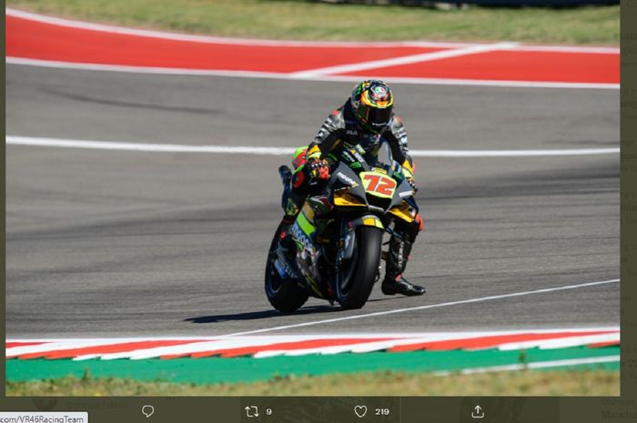Aksi pembalap Mooney VR46 Marco Bezzecchi pada MotoGP Americas 2022.
