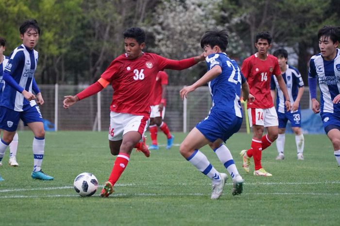 Suasanya pertandingan uji coba antara timnas U-19 Indonesia melawan Yeungnam University.
