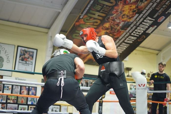 Conor McGregor gelar sparring perdana setelah pulih dari ceder patah kaki.