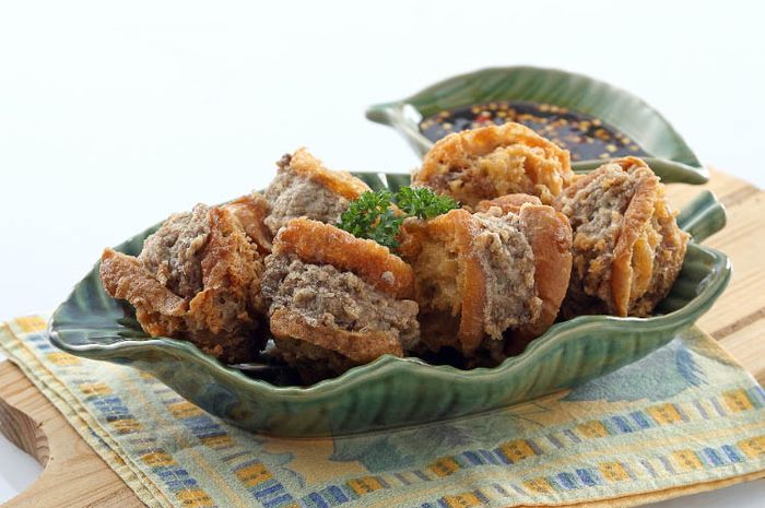Sajian tahu walik isian bakso yang cocok disajikan sebagai menu buka puasa Ramadan