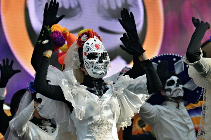 Tradiciones Mexicanas del Día de Muertos: Celebración de la Diosa Azteca de la Muerte