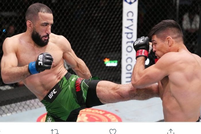 Aksi Belal Muhammad (kiri) yang tetap jalankan puasa Ramadan meski bertarung dengan Vicente Luque (kanan) di UFC Vegas 51 tahun 2022 lalu.