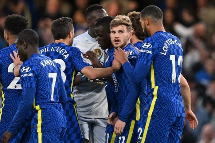 Para pemain Chelsea merayakan gol Timo Werner dalam laga Liga Inggris kontra Arsenal di Stadion Stamford Bridge, Rabu (20/4/2022).