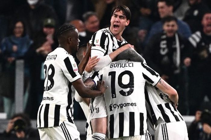 Juventus siap membajak tiga pemain Chelsea demi memperkuat tim di musim 2022-2023.