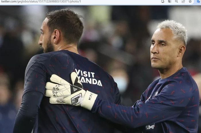 Dua kiper andalan Paris Saint-Germain, Keylor Navas (kanan) dan Gianluigi Donnarumma (kiri).