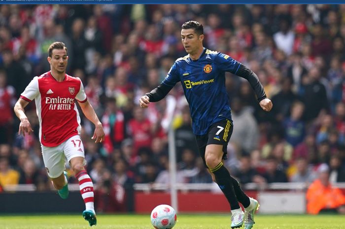Cristiano Ronaldo mencatatkan gol ke-100 di Liga Inggris saat Manchester United takluk dari Arsenal.