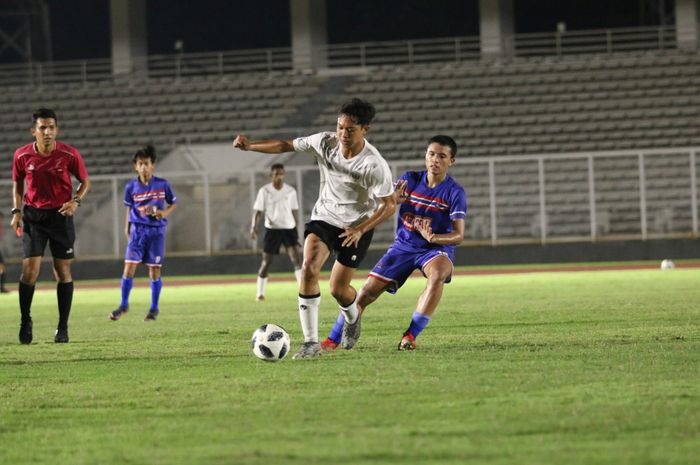 Timnas U-16 Indonesia saat tampil dalam laga uji coba melawan Bandung Pro, Sabtu (23/4/2022).
