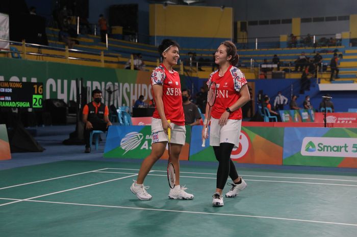ganda putri Indonesia, Siti Fadia Silva Ramadhanti/Ribka Sugiarto tampil di Kejuaraan Asia 2022, Muntinlupa Sports Complex, Manila, Filipina, Rabu (27/4/2022)