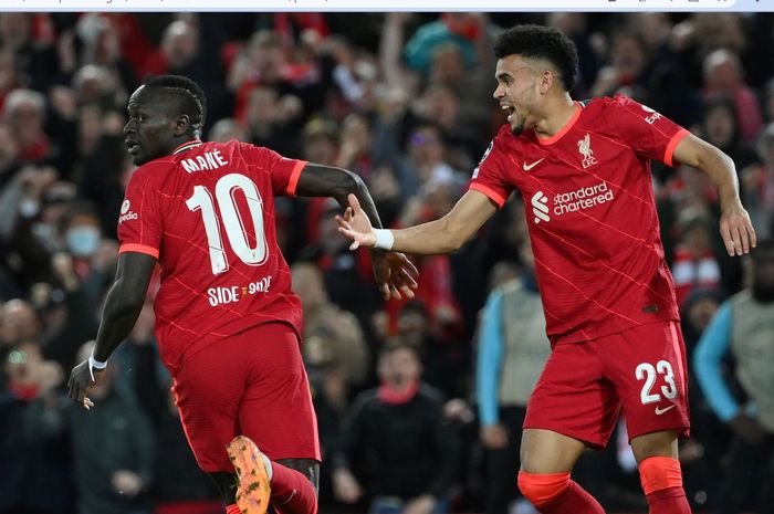 Penyerang Liverpool, Sadio Mane, merayakan gol ke gawang Villarreal dalam laga leg pertama babak semifinal Liga Champions 2021-2022, Rabu (27/4/2022).