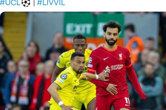 Penyerang Liverpool, Mohamed Salah, beraksi dalam laga leg pertama semifinal Liga Champions kontra Villarreal di Stadion Anfield, Rabu (27/4/2022).