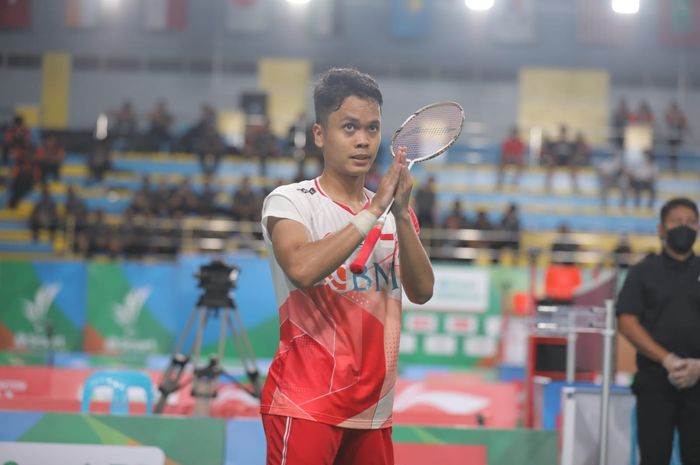 Pebulu tangkis tunggal putra Indonesia, Anthony Sinisuka Ginting, bereaksi setelah memastikan diri ke perempat final Kejuaraan Asia 2022 di Muntinlupa Sports Complex, Manila, Filipina, Kamis (28/4/2022).