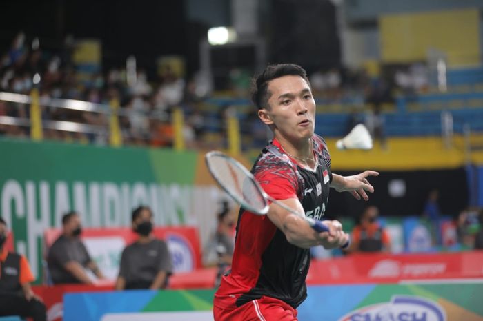 Pebulu tangkis tunggal putra Indonesia, Jonatan Christie, pada babak kedua Kejuaraan Asia 2022 di Muntinlupa Sports Complex, Manila, Filipina, Kamis (28/4/2022).