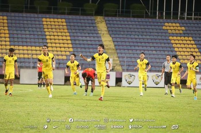 Pemain timnas U-23 Malaysia merayakan gol yang dicetak ke gawang Timor Leste pada uji coba jelang SEA Games 2021.
