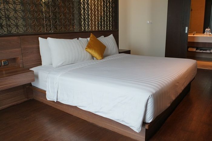 Kitchenesia.com and Grand Soll Marina hotel, Tangerang, is giving away a one-night free staycation in the deluxe room for one winner.