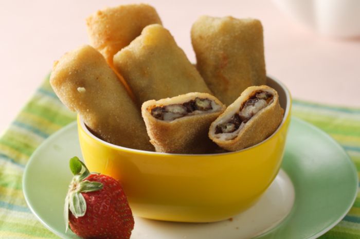 Ilustrasi resep lumpia kurma, olahan kurma unik yang bisa jadi ide menu takjil untuk buka puasa selama Ramadhan 2023.