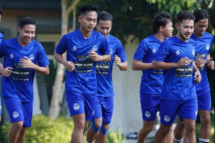 Arema FC menggelar latihan perdana di Lapangan Brawijaya, Malang pada Selasa pagi (10/5/2022).