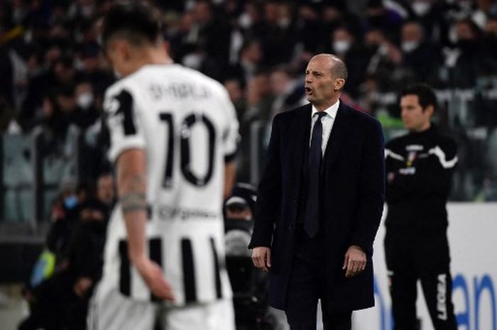 Reaksi Massimiliano Allegri dalam partai Liga Italia antara Juventus vs Inter Milan di Allianz Stadium Turin (3/4/2022).