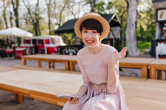 5 Tips Memilih Pakaian Saat Cuaca Panas, Tetap Nyaman Beraktivitas! - Stylo