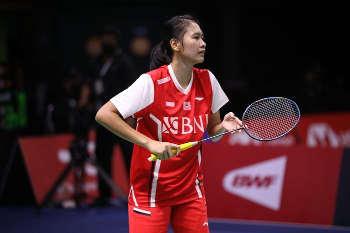 Pemain tunggal putri, Siti Sarah Azzahra, saat bertanding melawan Riko Gunji (Jepang) pada partai kelima  babak penyisihan Grup A Uber Cup 2022 di Impact Arena, Bangkok, Thailand, Rabu  (11/5/2022).