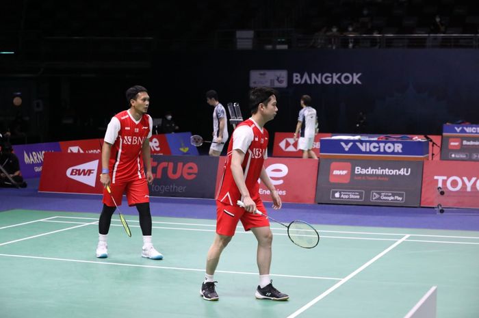 Pasangan ganda putra Indonesia, Mohammad Ahsan/Kevin Sanjaya Sukamuljo, tampil pada partai kedua melawan Korea Selatan pada laga akhir penyisihan Grup A Thomas Cup 2022 di Impact Arena, Bangkok, Thailand, Rabu (11/5/2022).